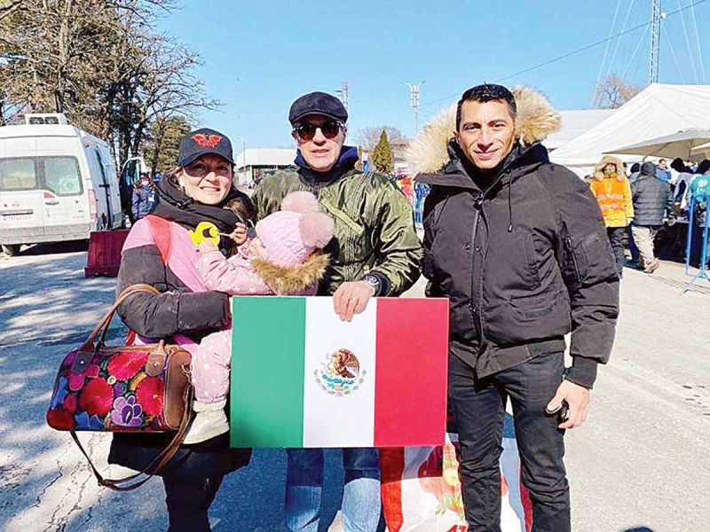 Avión mexicano lleva ayuda humanitaria; va por connacionales