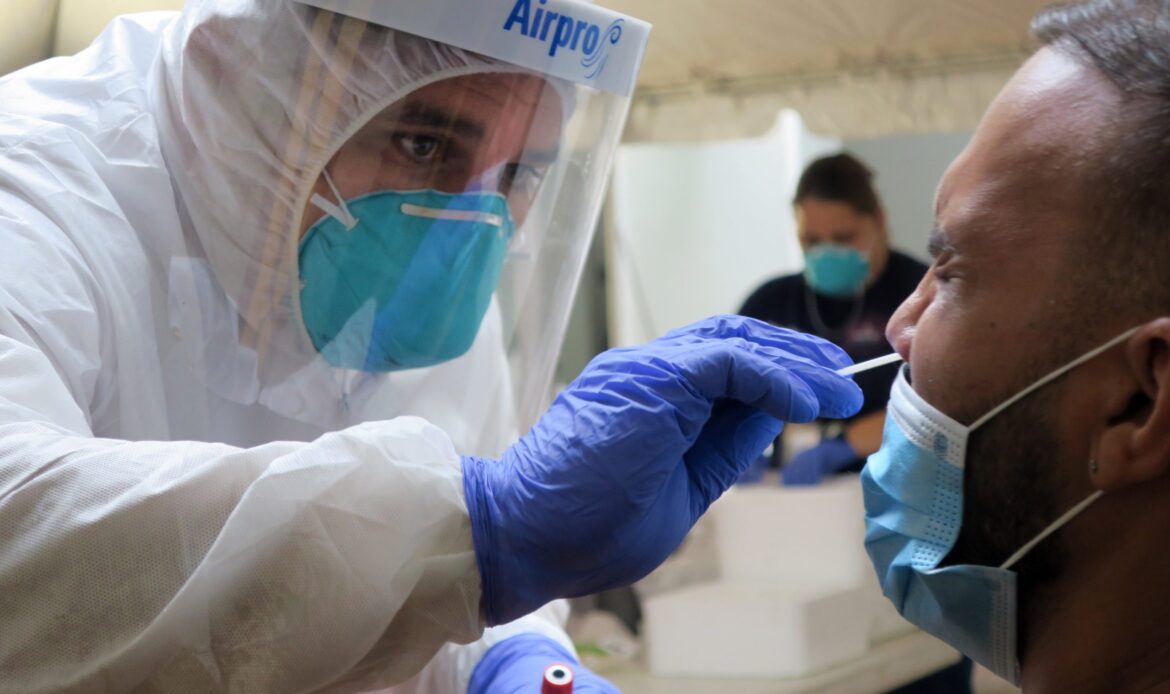 Reducir pruebas COVID-19 complica el seguimiento de la pandemia, alerta la OMS