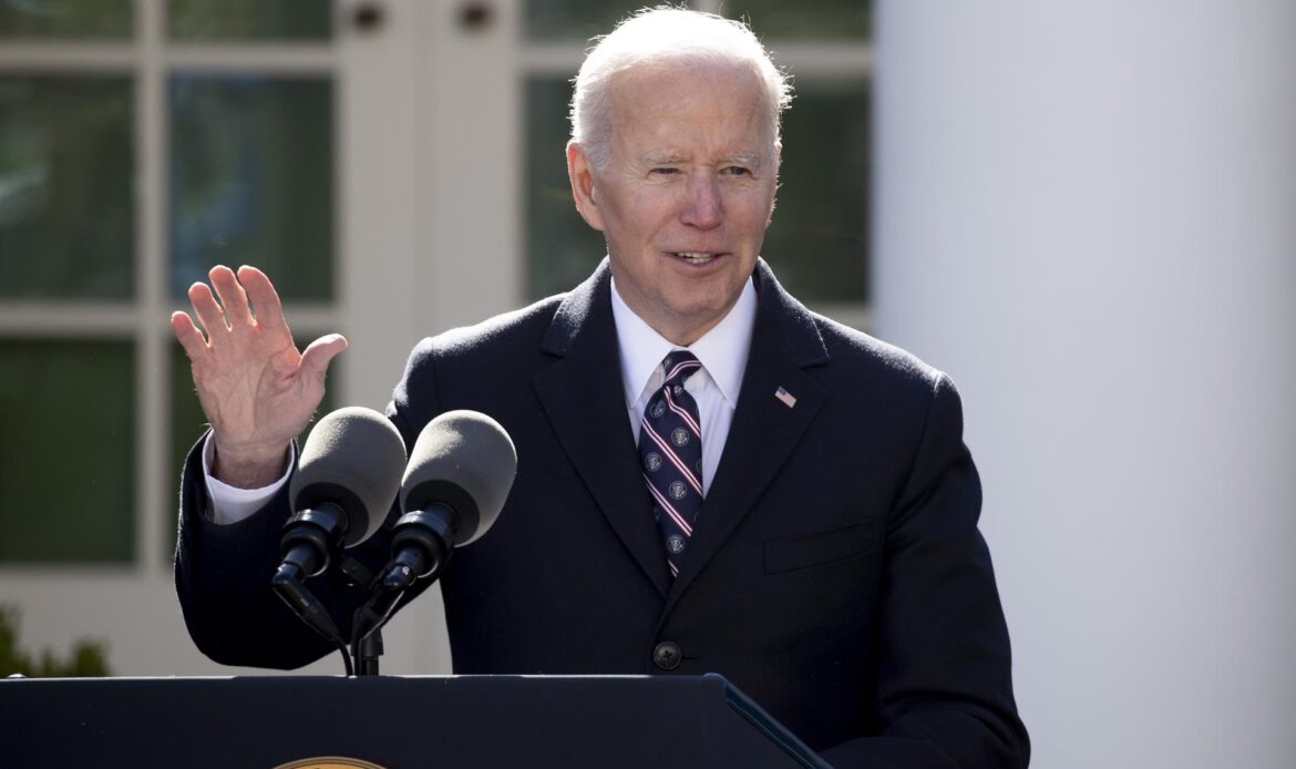 Biden informa a Zelenski que EE.UU. dará 500 millones más de ayuda a Ucrania