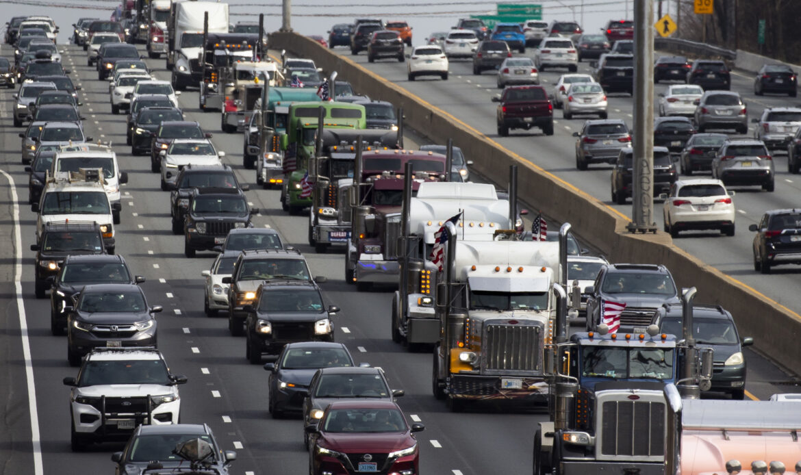 Camioneros antivacunas desquician el tráfico alrededor de la capital de Estados Unidos