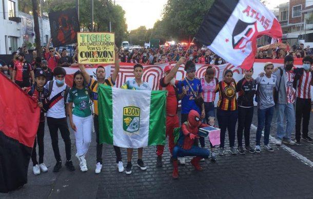 Aficionados de Atlas realizan marcha pacífica en Guadalajara