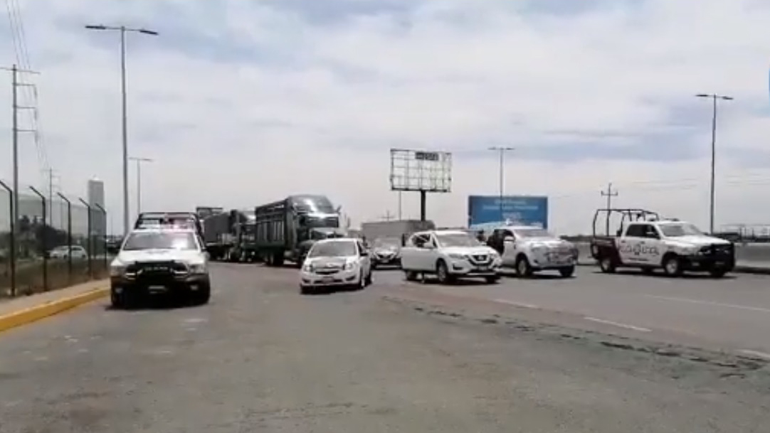 Transportistas mantienen bloqueos; cierran la autopista México-Puebla