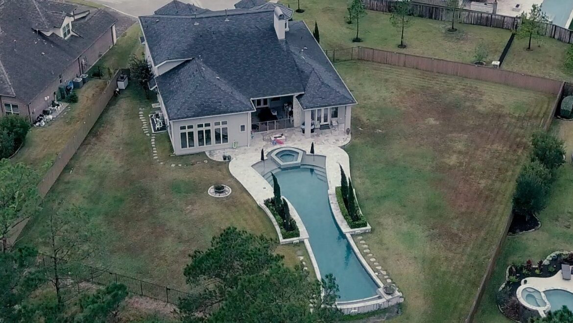 Más contradicciones en la versión oficial de la casa gris de Houston en la que vivió el hijo de AMLO
