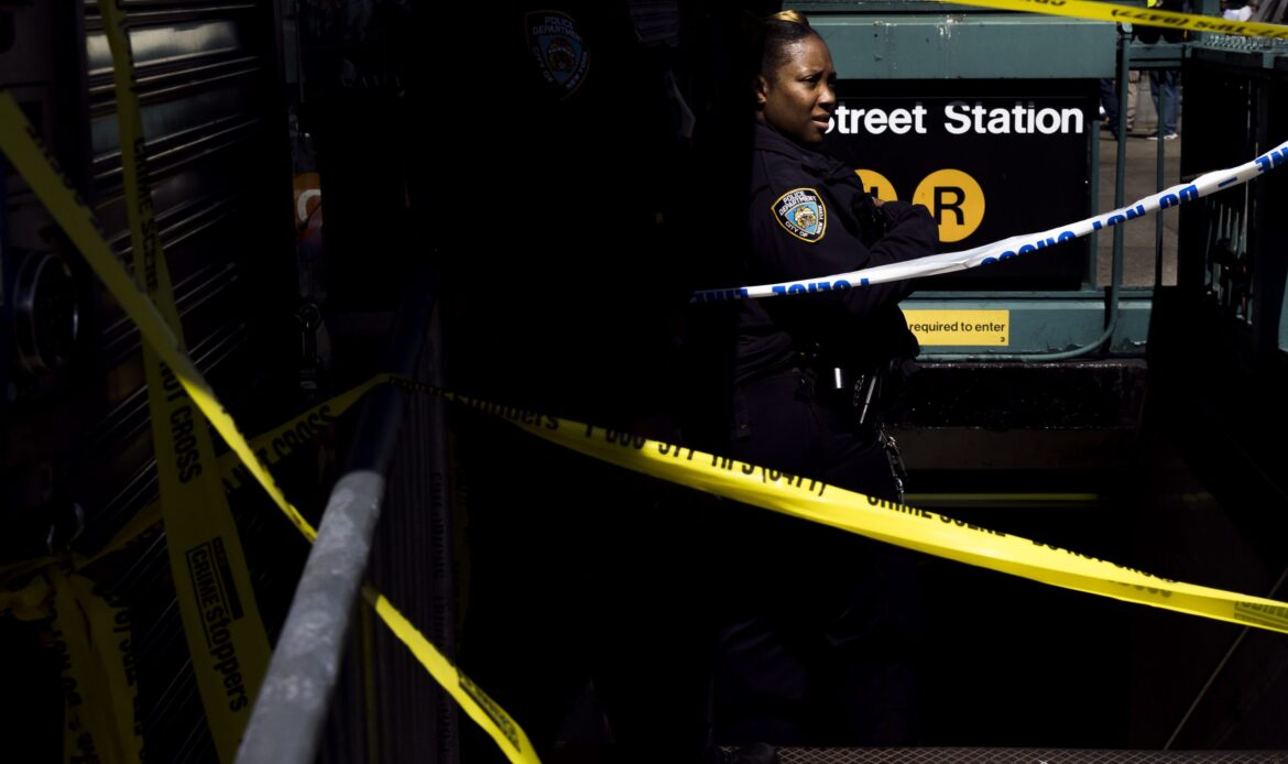 Policía de Nueva York identifica a “persona de interés” del ataque en Metro