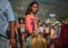ACNUR pide a los países levantar urgentemente las restricciones al asilo por la pandemia