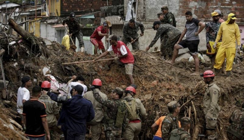 Lluvias torrenciales en Brasil dejan casi 80 muertos