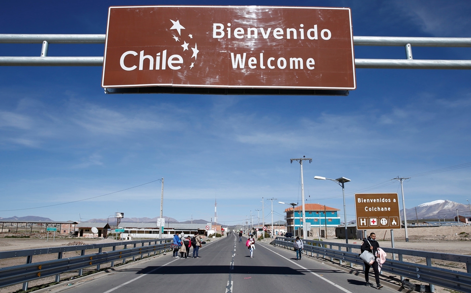 Chile reabre mayoría de sus pasos fronterizos terrestres tras de 2 años de cierre por Covid-19
