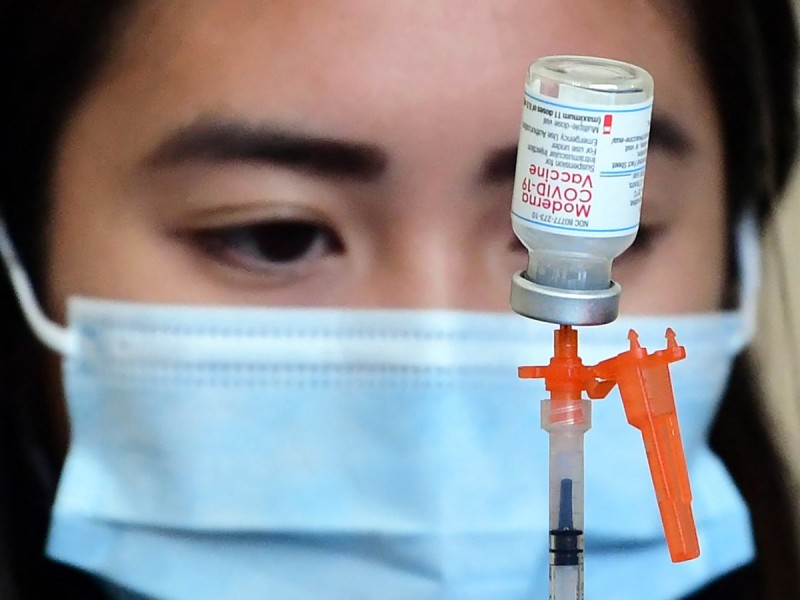 Expertos de OMS respaldan uso de vacuna adaptada a Ómicron como refuerzo