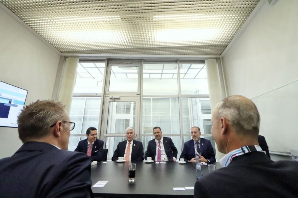 Gobernador se reunió con ejecutivos de Bosch