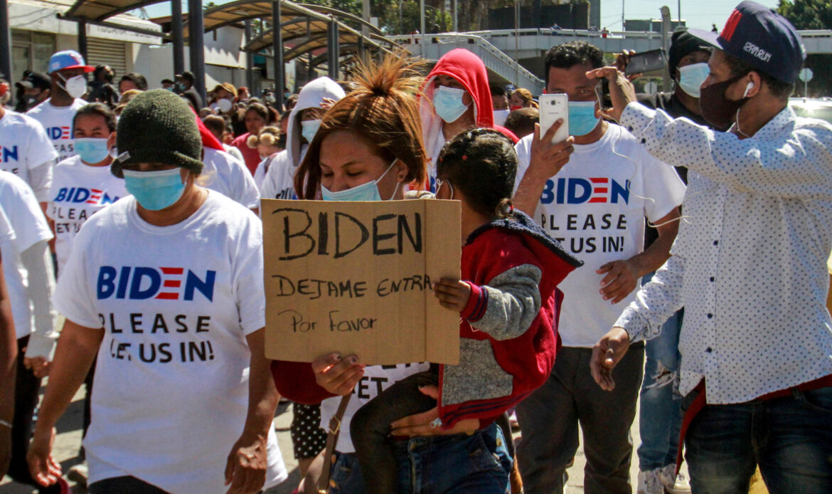 Supremo de EE.UU. autoriza a Biden acabar con el programa “Quédate en México”