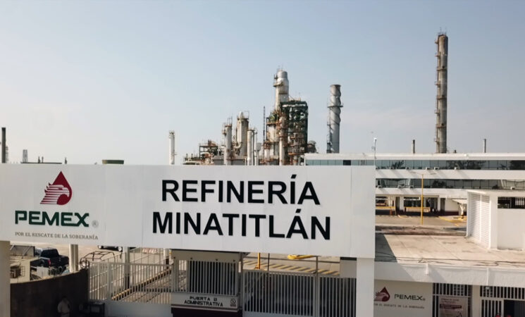 Avanza rehabilitación de refinería en Minatitlán, destaca AMLO
