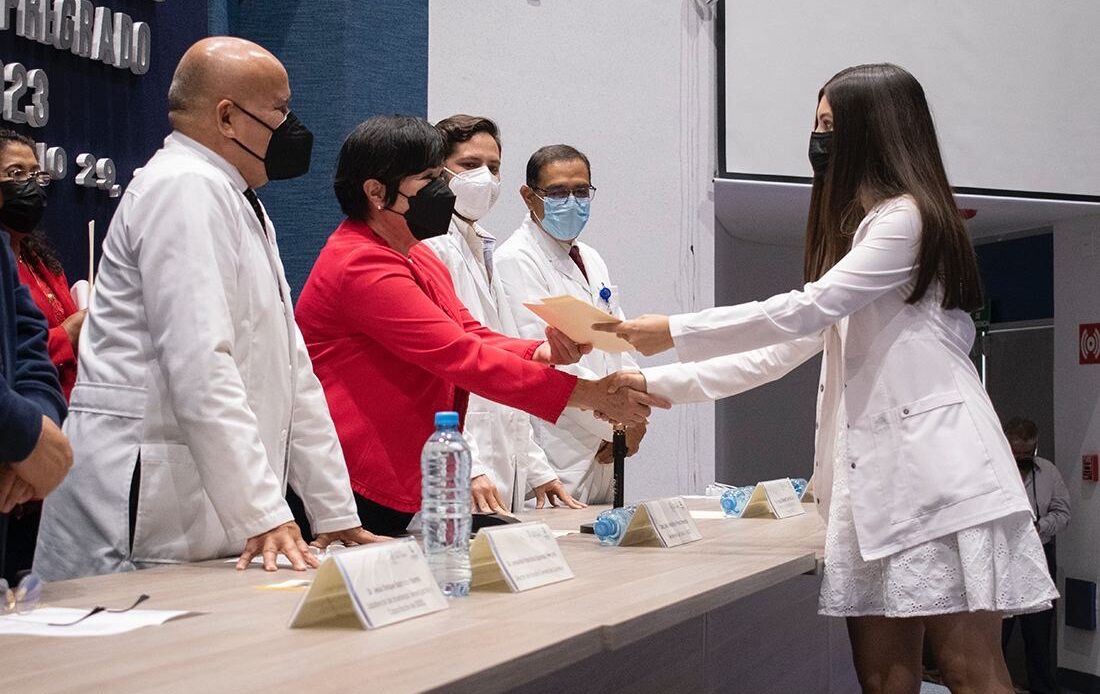 Realiza SESA ceremonia de clausura y bienvenida de Médicos Internos de Pregrado