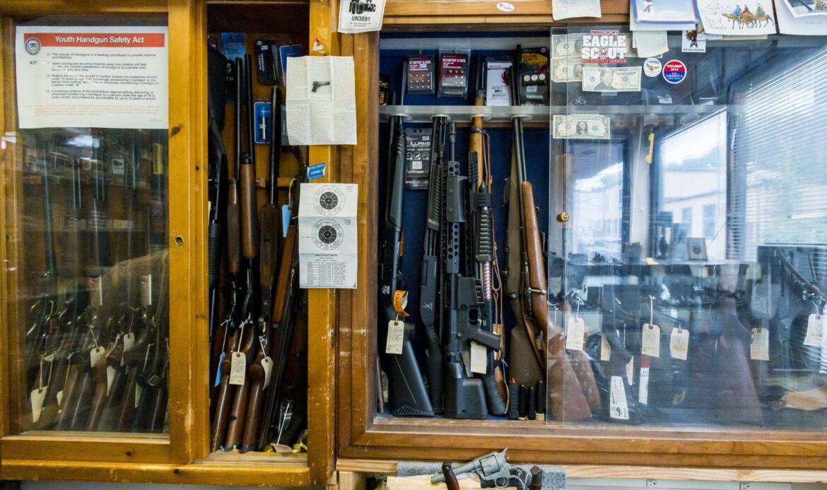 Nueva York aprueba ley que restringe armas tras fallo del Supremo