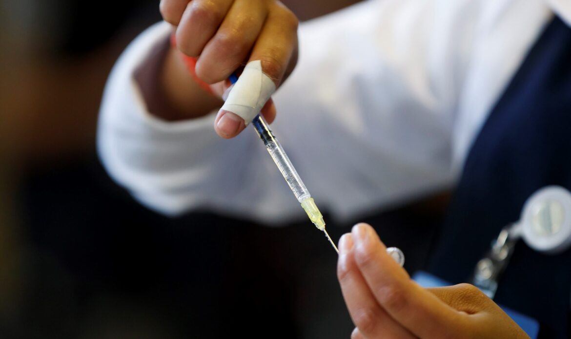 EE.UU. avala por completo la vacuna de Novavax contra Covid-19 en adultos