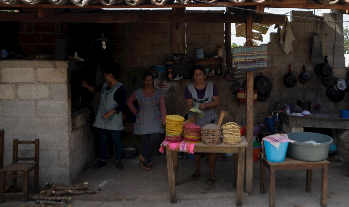 México suma 10.8 millones de personas en pobreza extrema: Coneval
