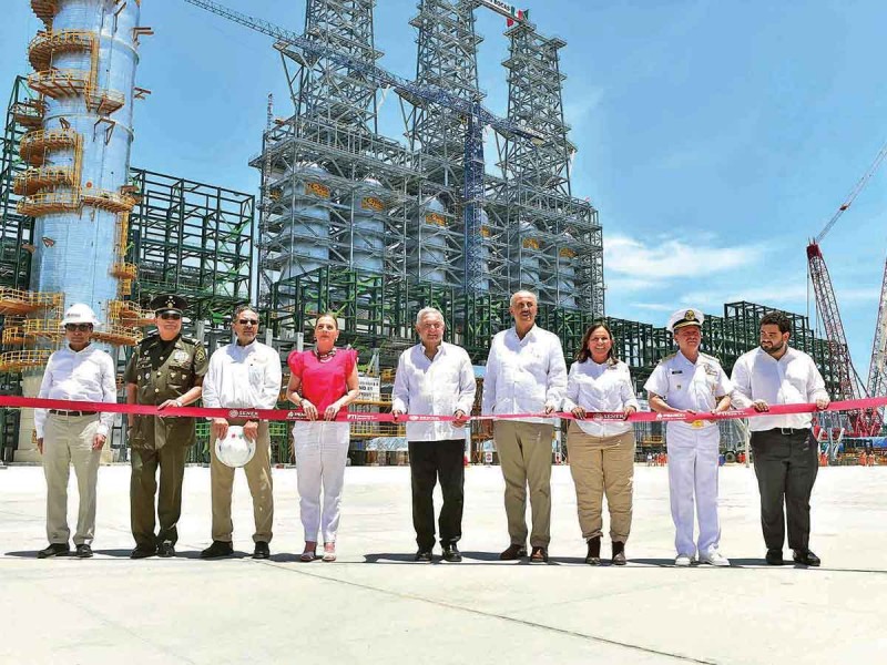 “No escuchamos el canto de las sirenas”; López Obrador inauguró refinería de Dos Bocas