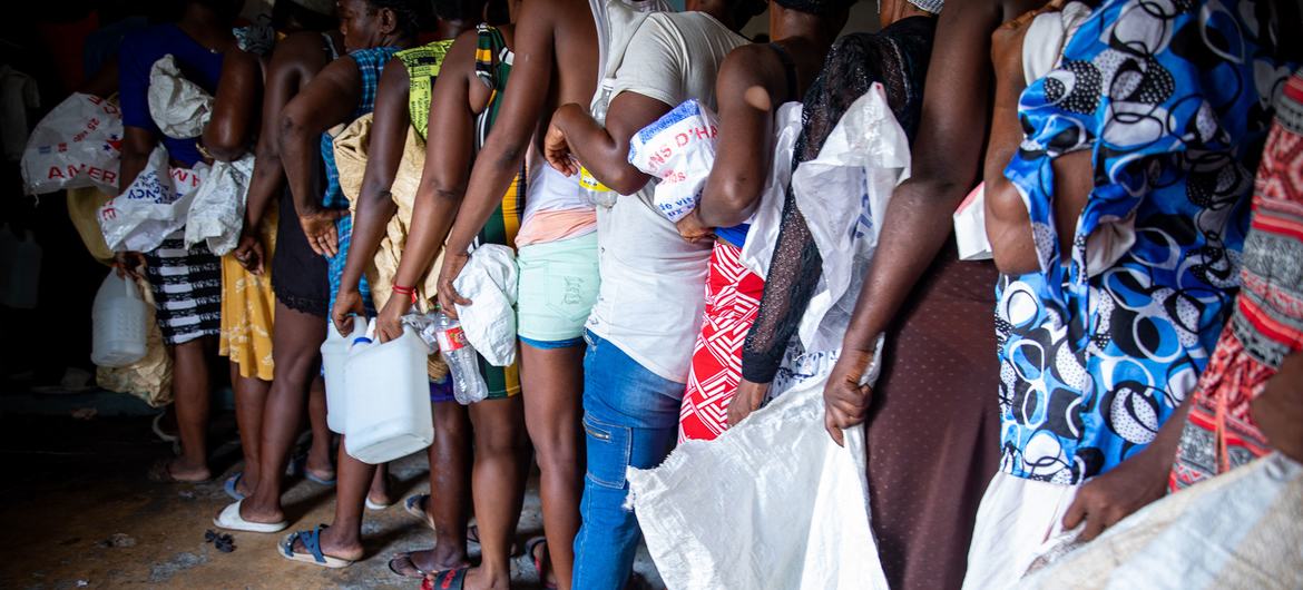 ONU ayuda a la población afectada por la violencia en la capital de Haití