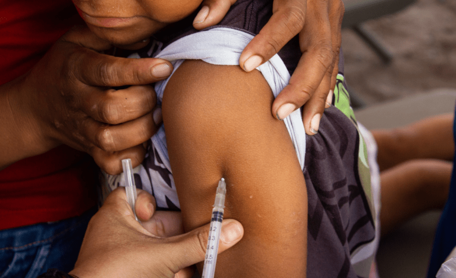 Organizaciones piden a Gobierno mexicano atender “grave rezago” de vacunación en niños
