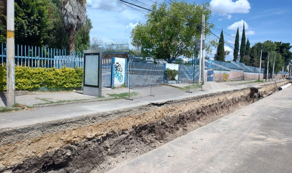 Por obras de 5 de Febrero, UAQ informa que permanecerá cerrado el acceso vehicular sobre la avenida