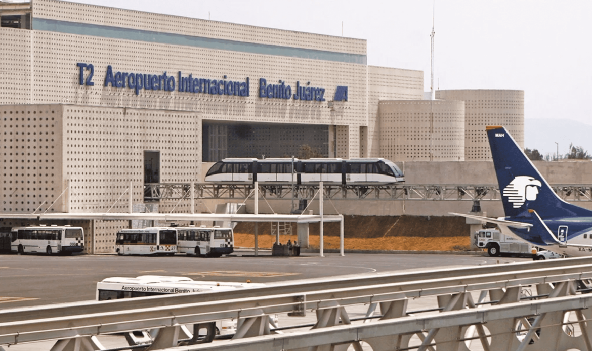 AMLO anuncia inversión de 600 millones de pesos en reforzamiento de Terminal 2 del AICM