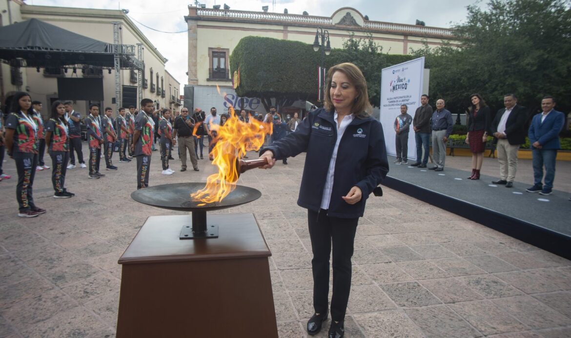 Trasladan atletas fuego simbólico a Dolores Hidalgo