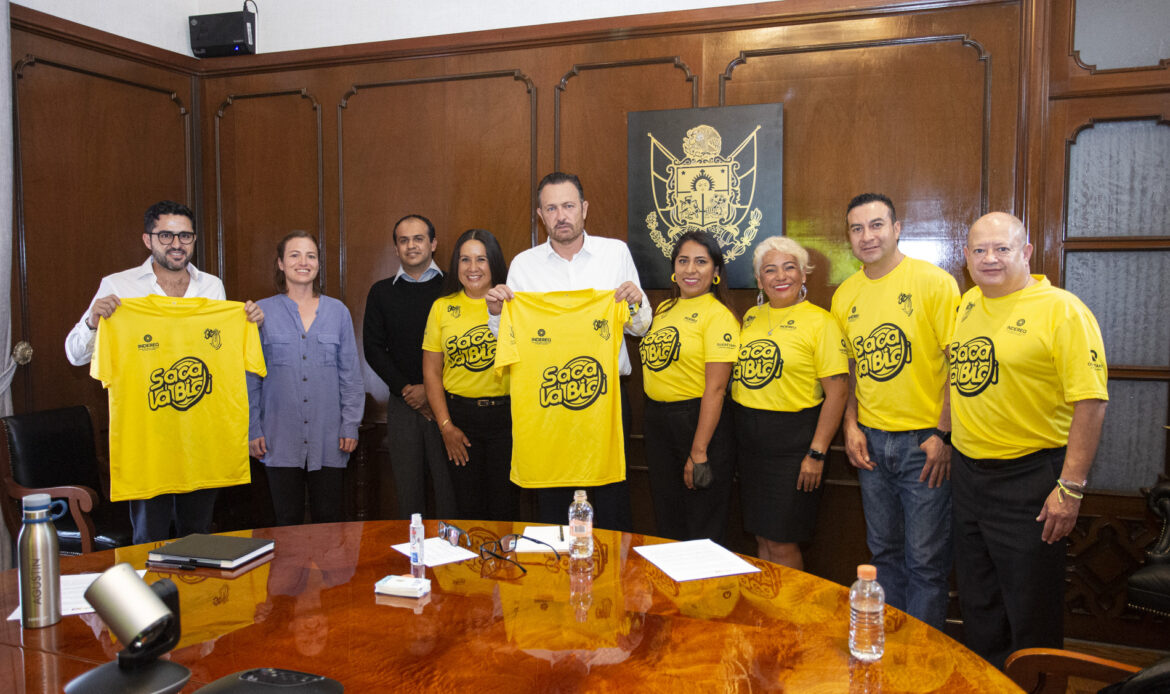 Recibe Mauricio Kuri a integrantes del colectivo Saca la Bici