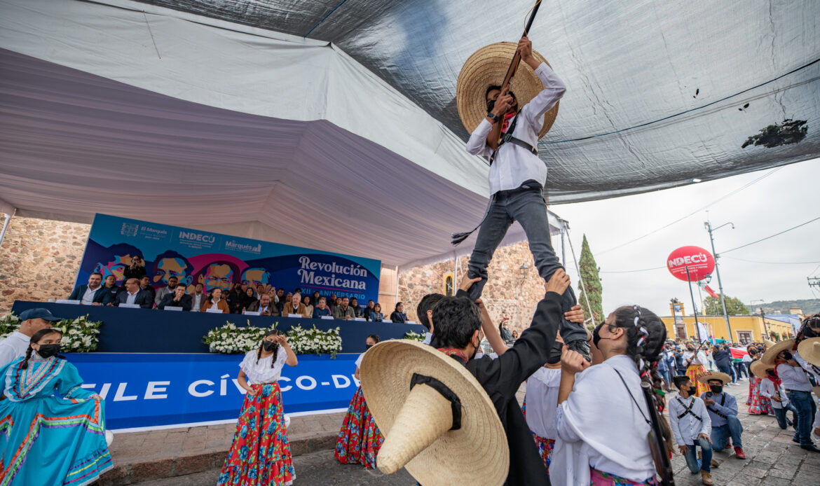 Realizan desfile por Aniversario de la Revolución Mexicana en El Marqués