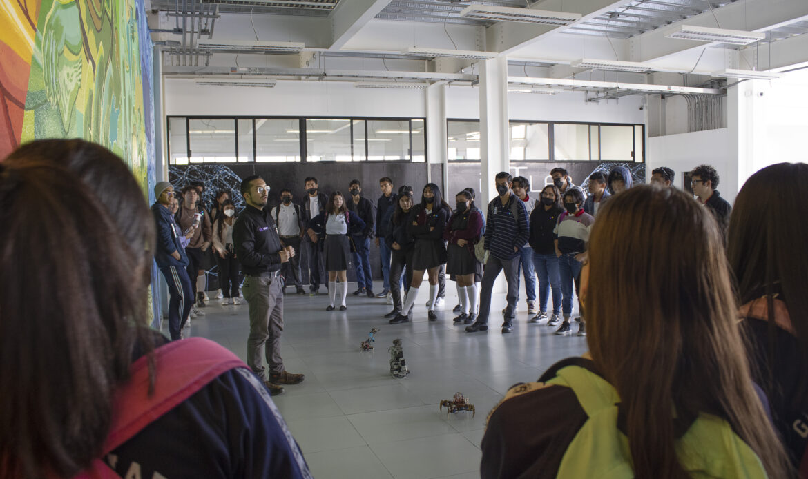 Participan más de 300 estudiantes de bachillerato en el Día UP