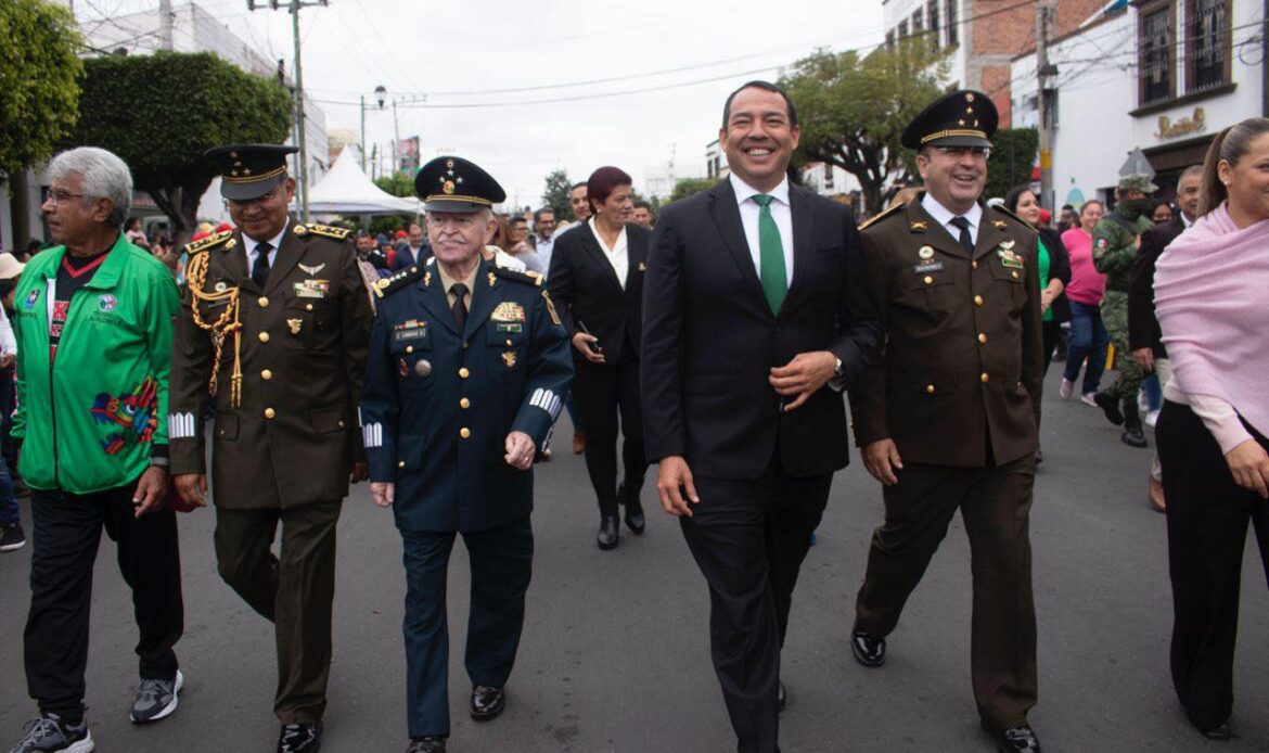 San Juan del Río llevó a cabo desfile cívico-militar en conmemoración de la Revolución Mexicana