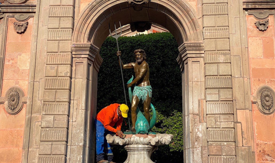 Ya fue reparada la Fuente de Neptuno en Centro Histórico de Querétaro