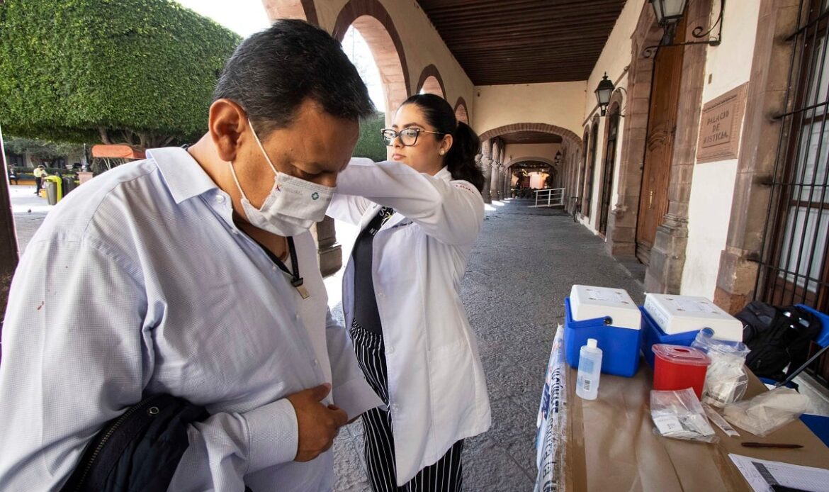 Aplicadas 287 mil 378 dosis de vacuna contra influenza en Querétaro