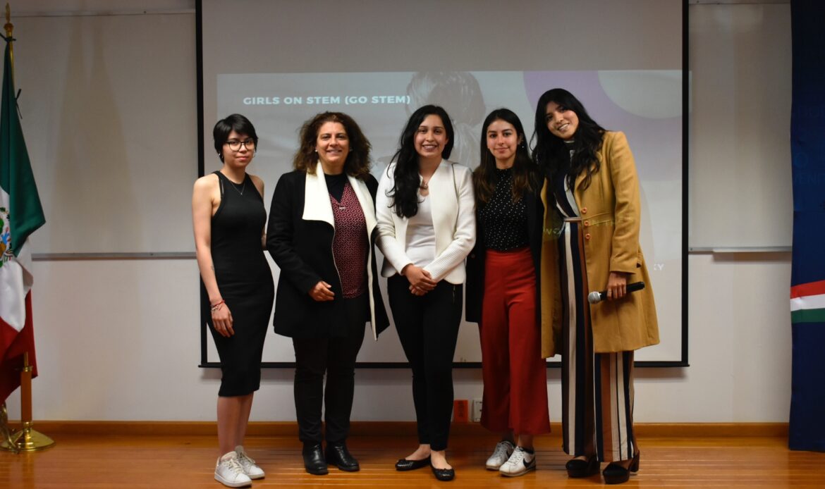 Concluye UNAQ primera edición del programa Women in the sky