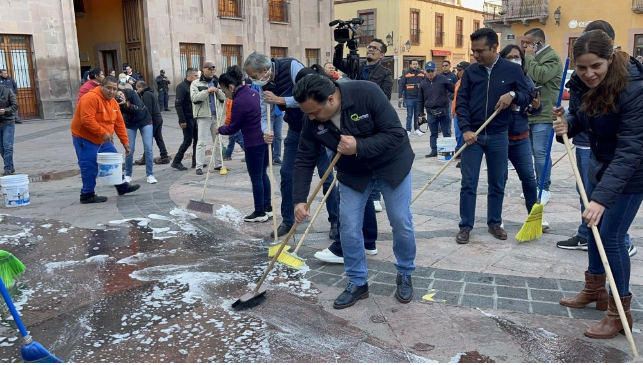 Jornada de limpieza en Centro Histórico de Querétaro