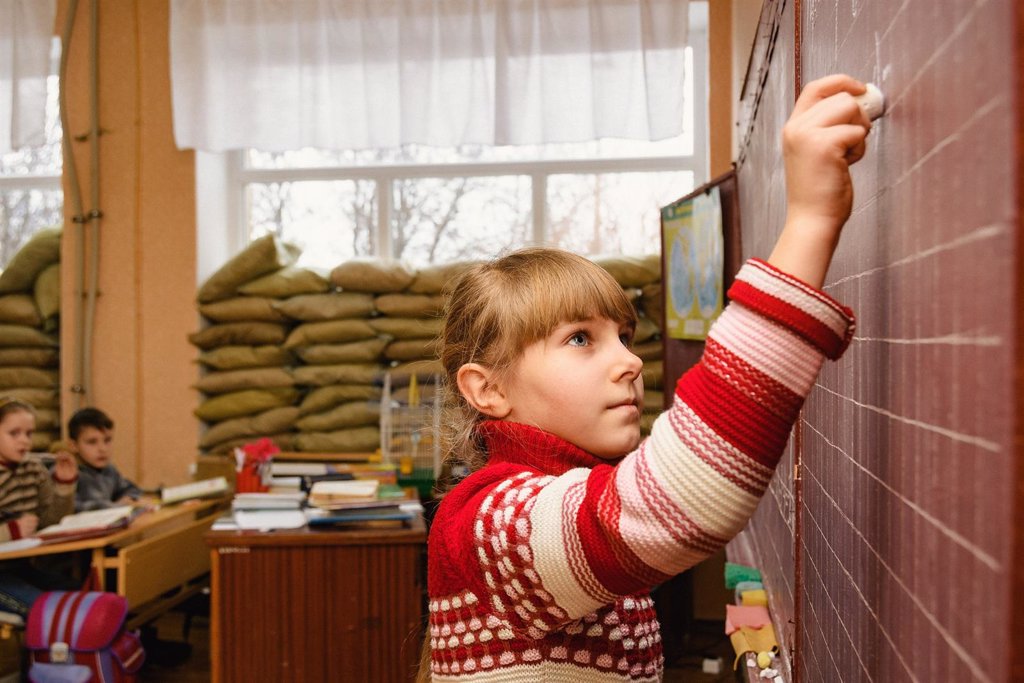 <strong>UNICEF pide reintegrar a niños a las actividades escolares, dentro y fuera de Ucrania</strong>
