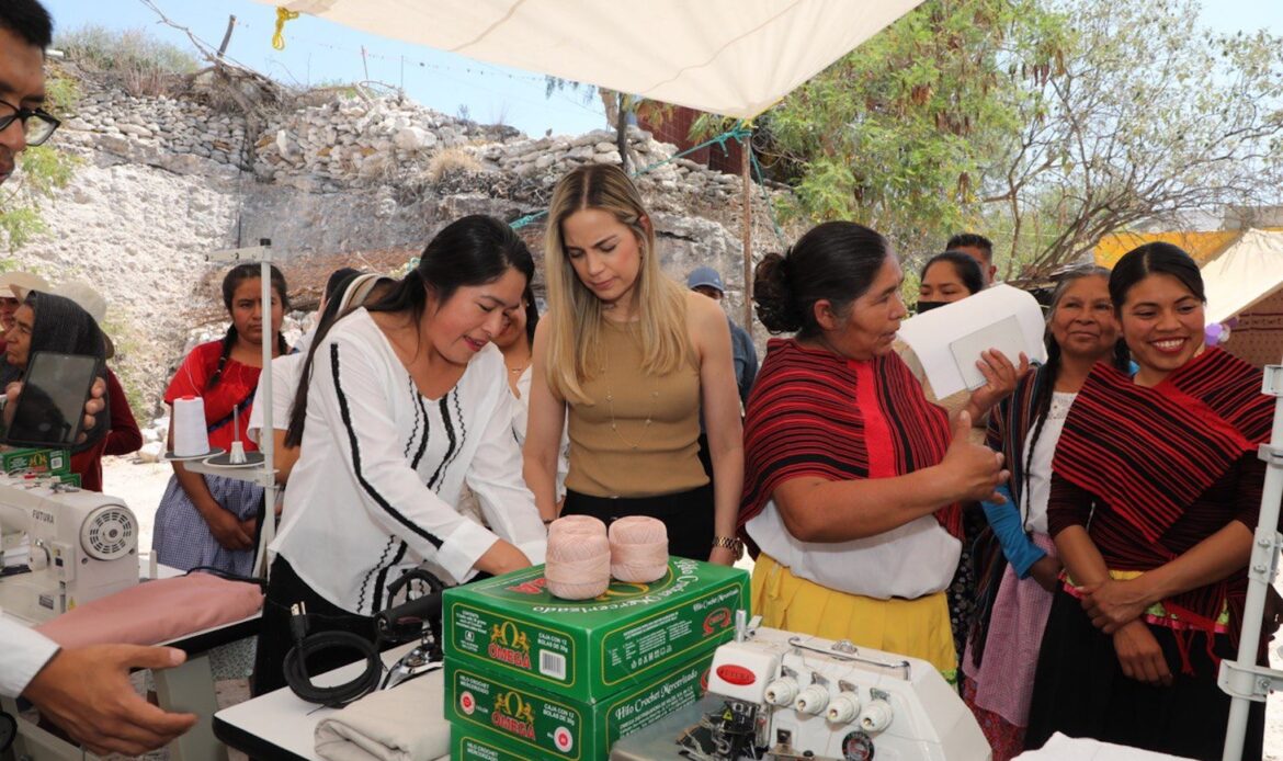 SEDIF y Casa Queretana de las Artesanías entregan herramientas de trabajo a mujeres de Tolimán