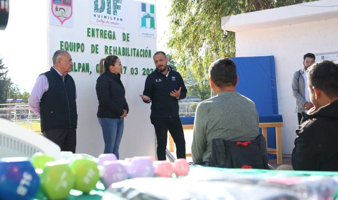 Entrega SEDIF equipo y lentes para la Unidad de Rehabilitación en Huimilpan