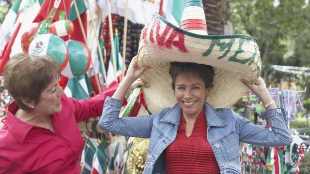 México sube 10 lugares en el ranking de los países más felices; ocupa el puesto 36 de 137