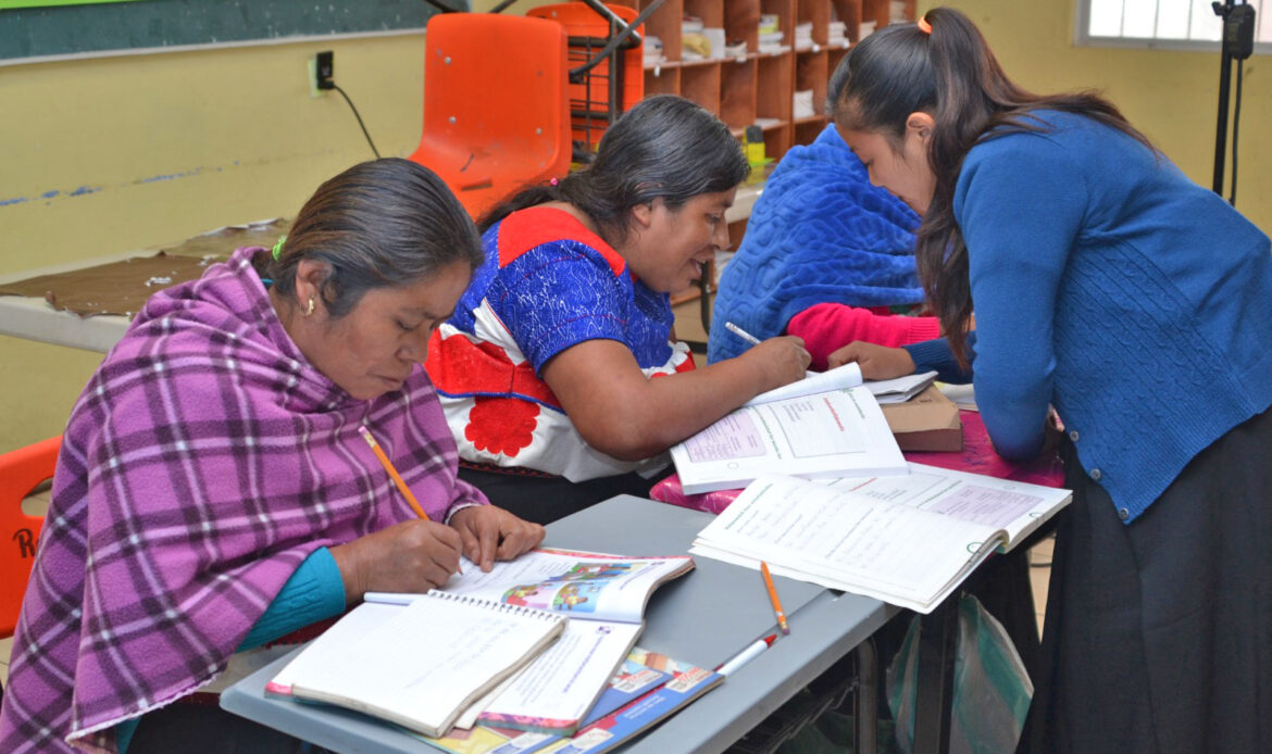 Por medio del INEA, más de 373 mil mujeres cursan Educación Básica: SEP