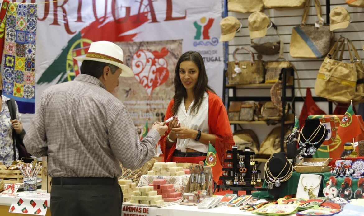 Incrementan ventas expositores del Festival de Comunidades Extranjeras