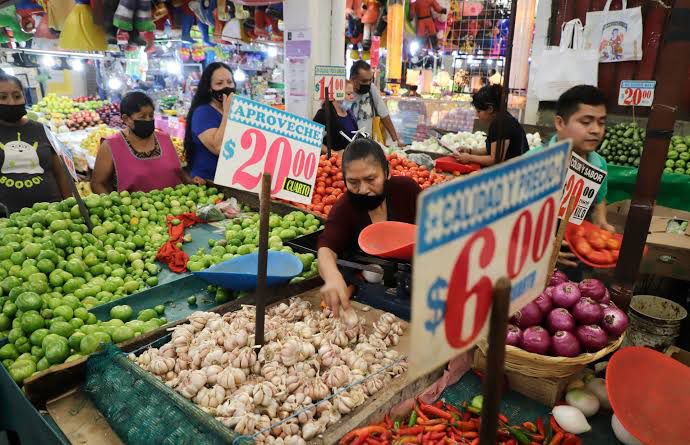 Inflación en México desacelera más de lo esperado