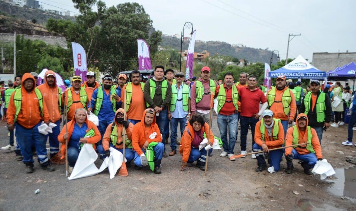 Municipio de Querétaro participa en Mega jornada de limpieza con la empresa HEB