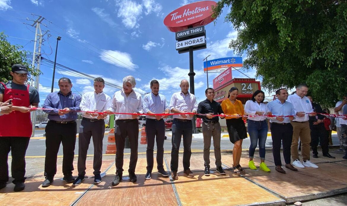 Inauguran establecimiento de la cadena internacional Tim Hortons en Corregidora