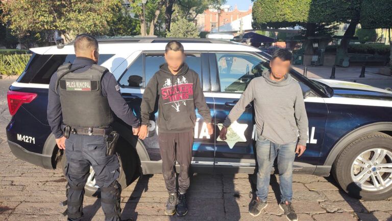 Policías del municipio de Querétaro detuvieron a dos personas por robo en la colonia Centro