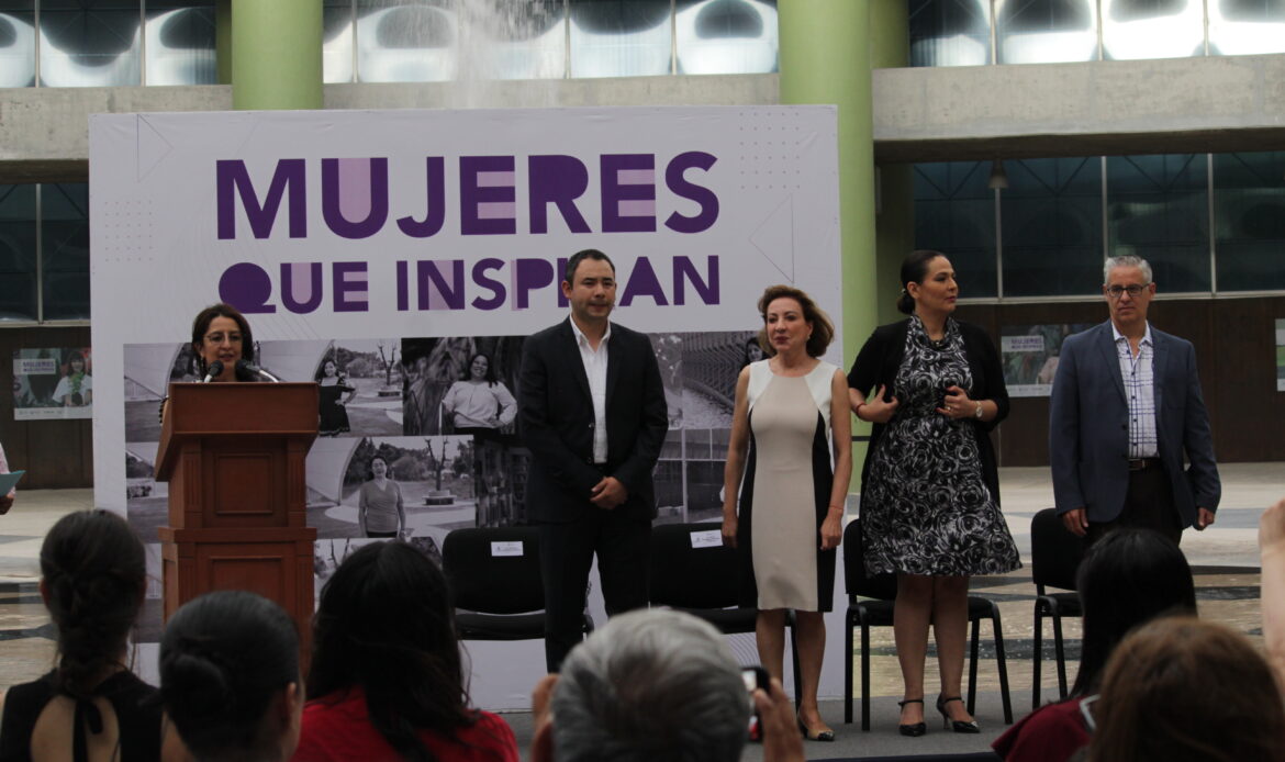 Inauguran autoridades exposición fotográfica Mujeres que Inspiran en el Gómez Morin