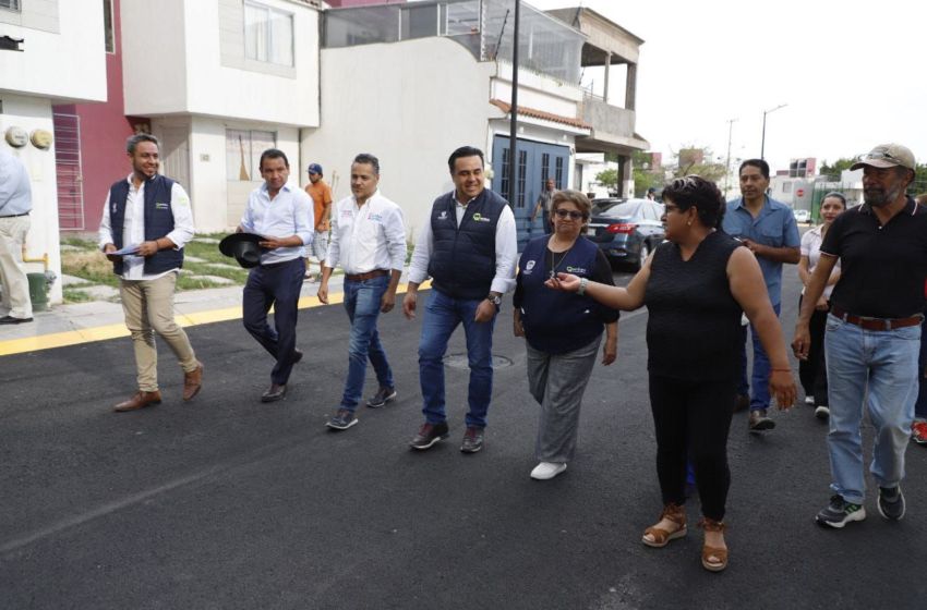 Entrega Luis Nava beneficios de la Mejora de Condominios en Eduardo Loarca