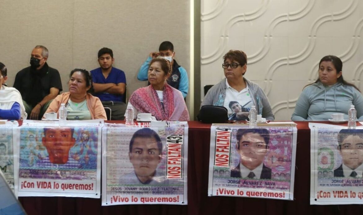 ‘Ejército no oculta información de caso Ayotzinapa’: AMLO