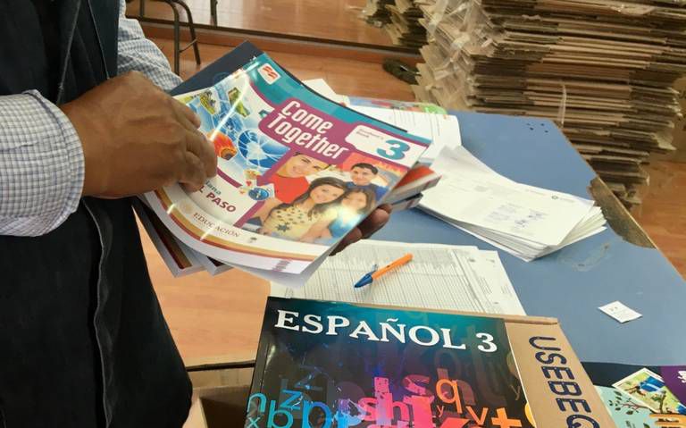 Distribuyen libros de texto en escuelas de San Juan del Río