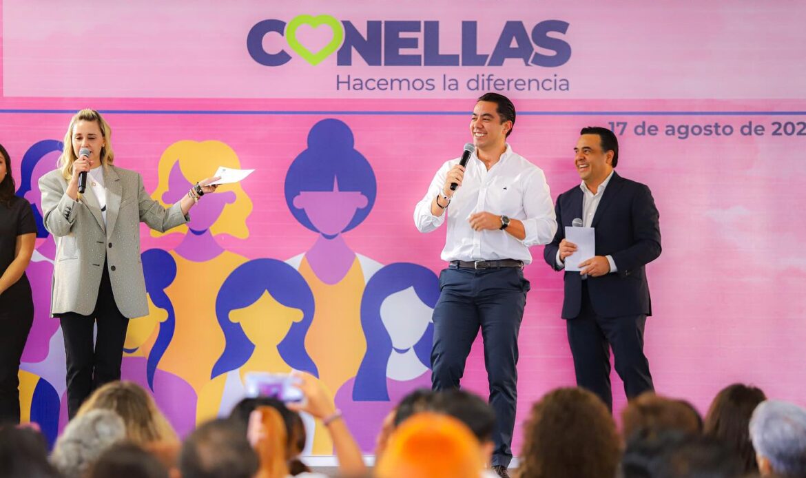 Luis Nava y Arahí Domínguez, asisten a la Graduación de la 5ta generación de Con Ellas