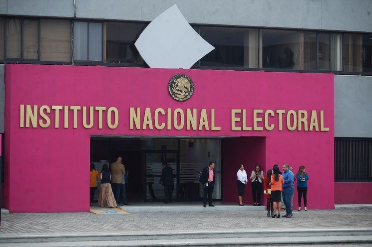 INE buscará generar credenciales para votar electrónicas