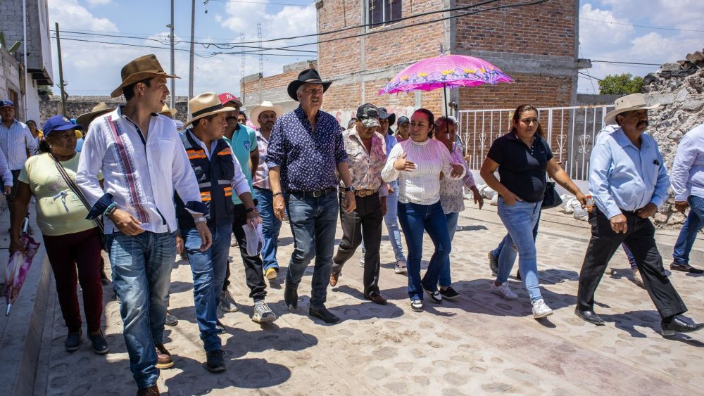 Supervisa alcalde de El Marqués obras urbanas en calles del municipio